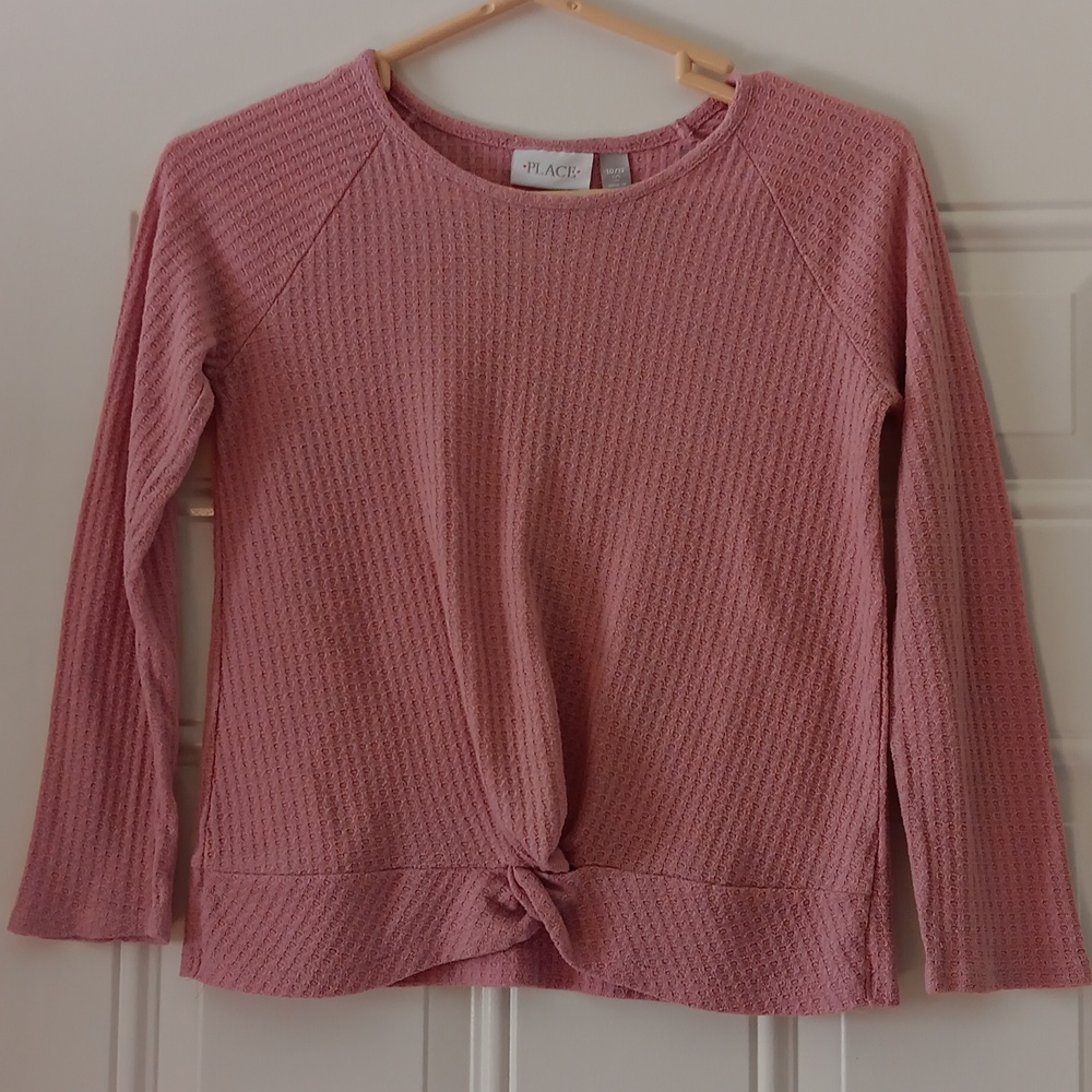 Girl's sweater. Pink. Long sleeves. Size 10/12 L.